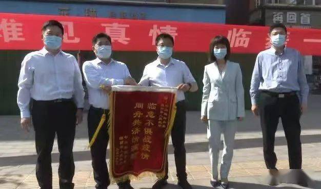 上午十时许,负责转运在舞阳县隔离人员的车队来到舞阳县菲琳酒店集中