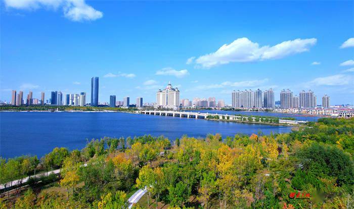 在服务企业的同时,悦来湖公司多次组织宣讲会,针对开发区出台的《东营