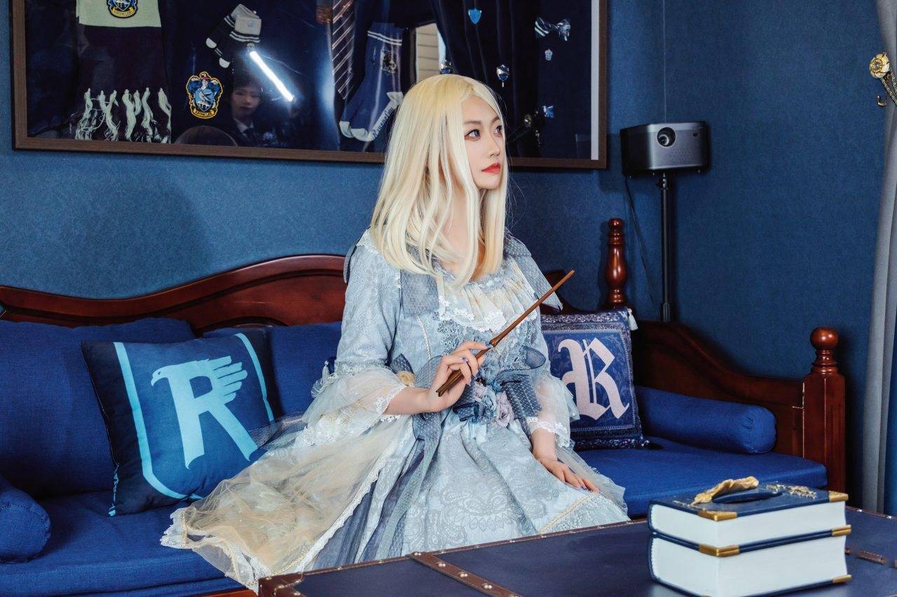 角色名:卢娜luna cn:梁月曦luna卢娜即卢娜·洛夫古德(luna lovegood)