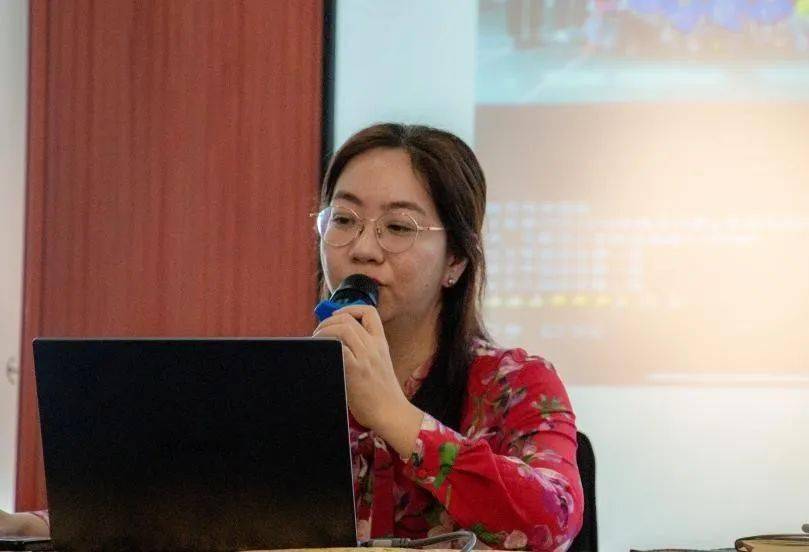 大会伊始,马鞍池小学副校长陈方白老师对学院带队老师和实习生们的到