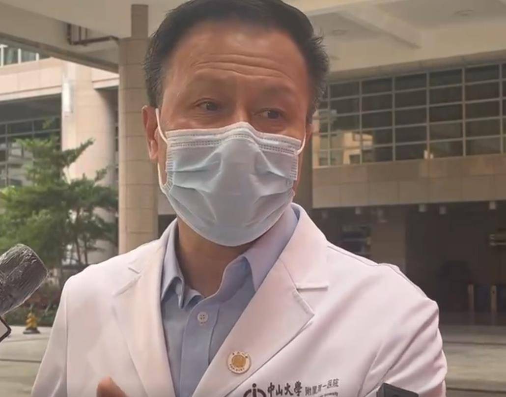 中山大学附属第一医院院长肖海鹏接受记者采访.