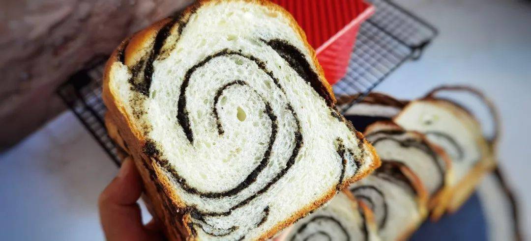 黑芝麻吐司,真香预警!放三天依旧柔软_面团_模具_芝麻酱