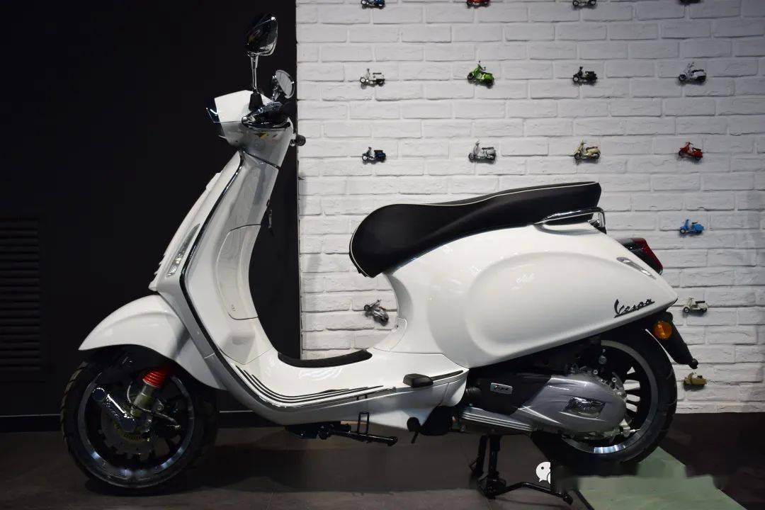 现车出售vespasprint无暇白