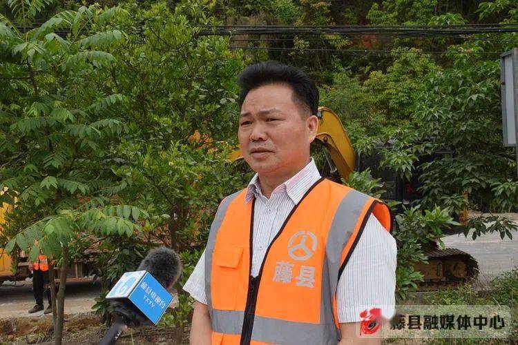 s203线藤县至黎村公路沿线41处公益性道口排水沟正在整治