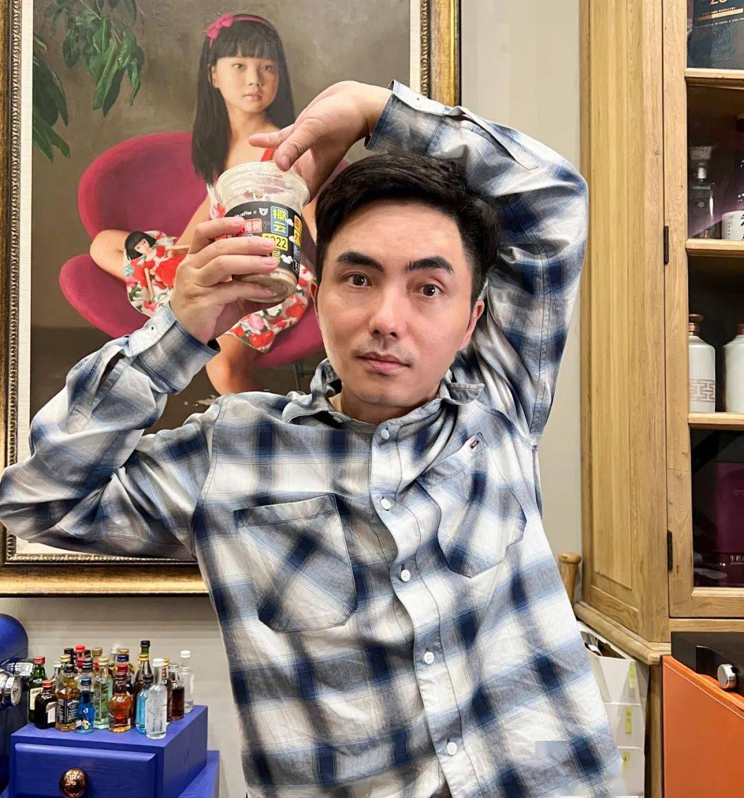 藏不住了瑞幸x椰树背后的大气层设计师