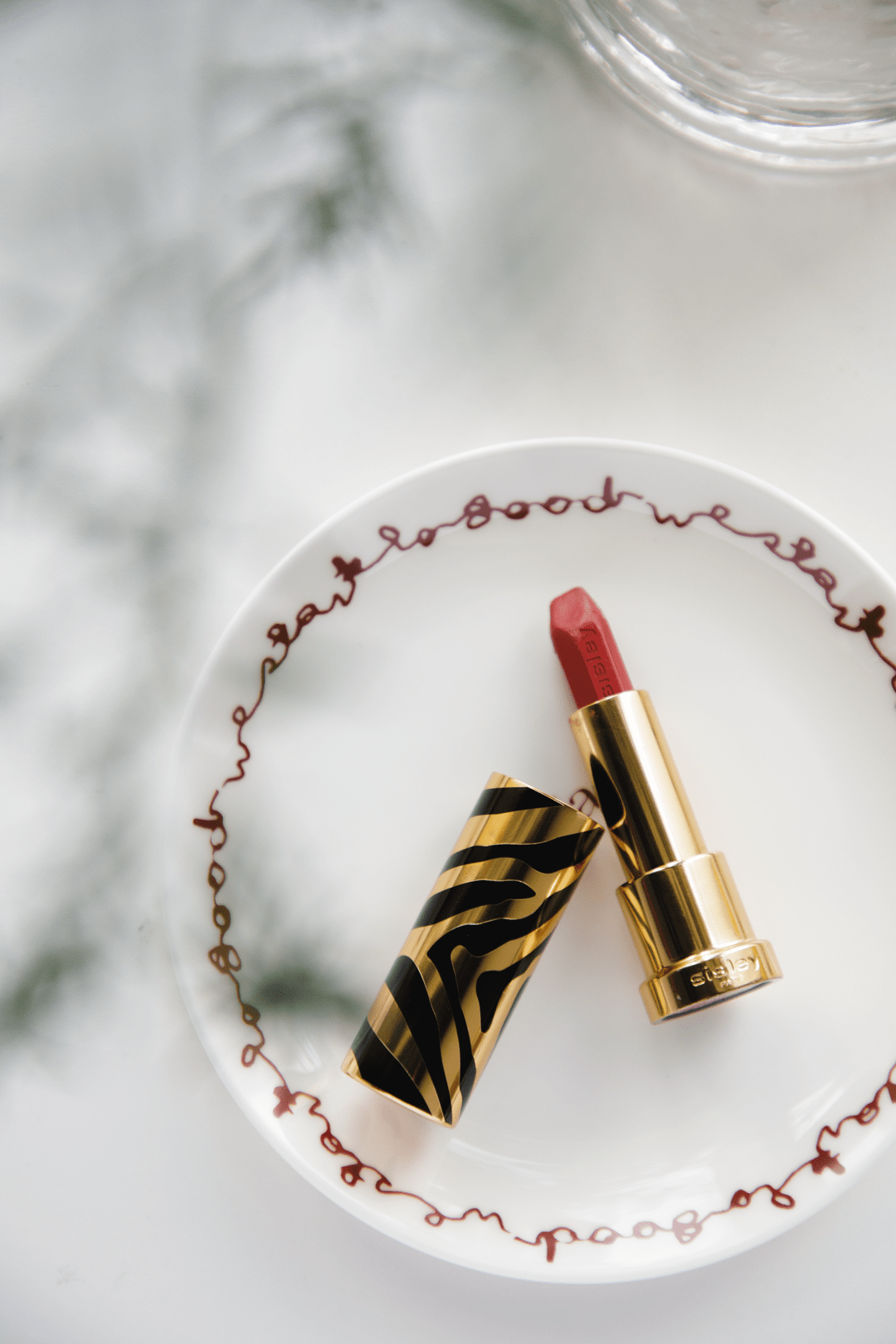 有了它,全身质感瞬间提升了_口红_#velvet_#first