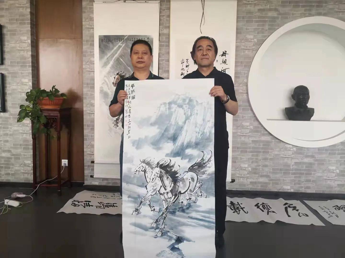 著名国画艺术家周鸿石,李玉田新作《东方巨龙》《雄风图》创作完成