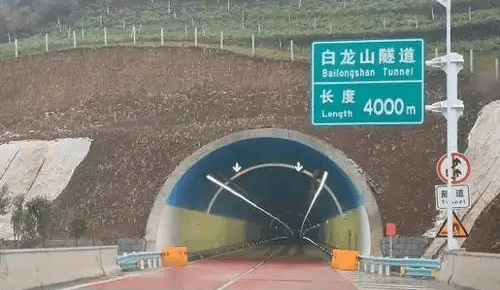 驾驶员,这些高速公路上的标志标牌你都认识吗?