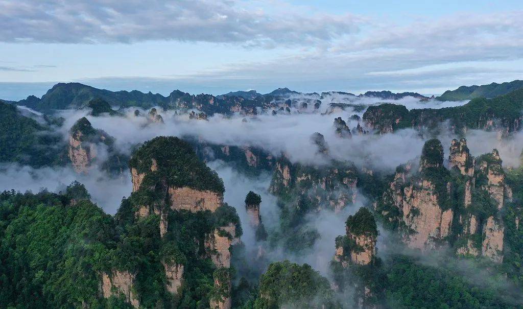 张家界门可罗雀，旅游业春风难度