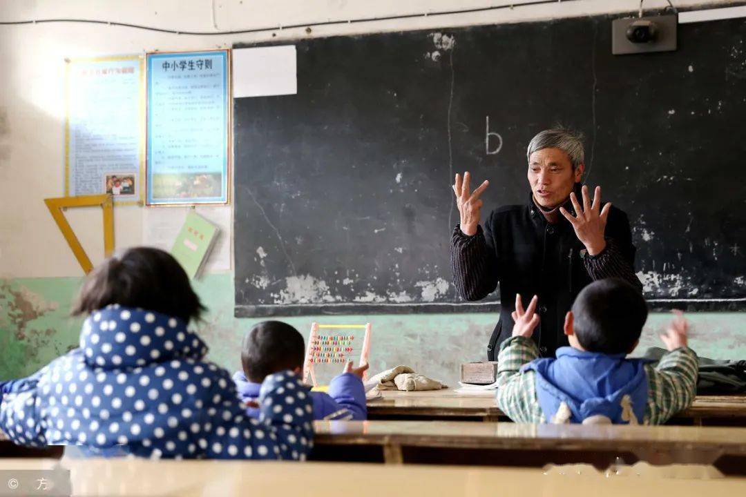 原民办教师对农村教育事业贡献巨大该省一退休政策值得学习推广