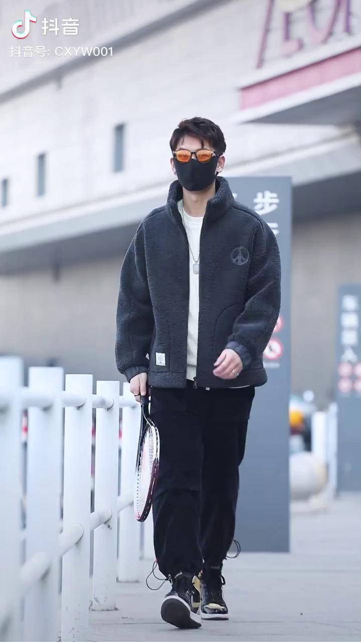 男生颗粒绒一体外套男生穿搭2022春节街拍每日穿搭穿搭dou小助手我要