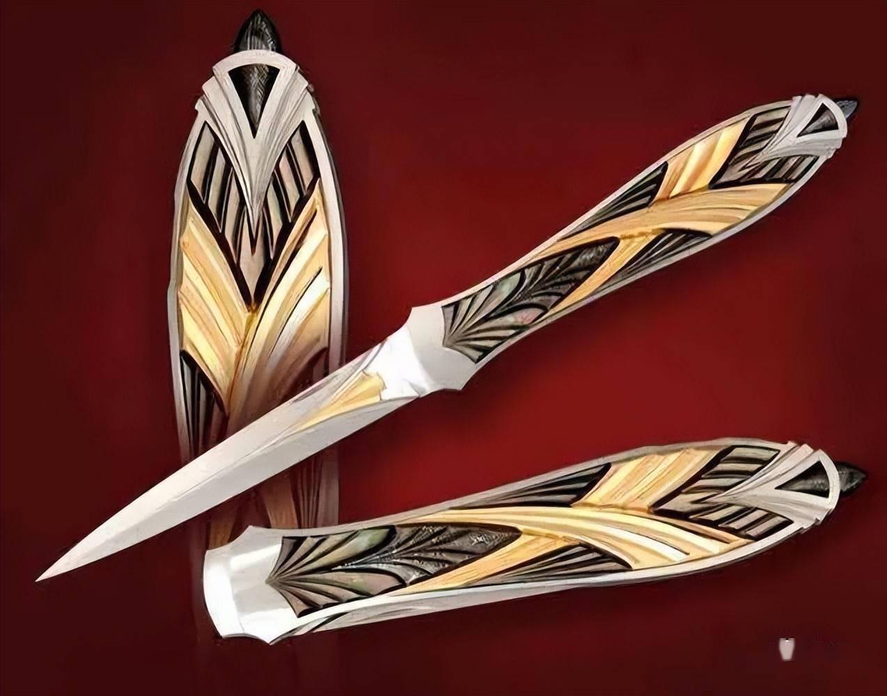 的线条,最终塑造成刀的外形;其次一双极致巧手,拿捏住锉刀技艺的神髓