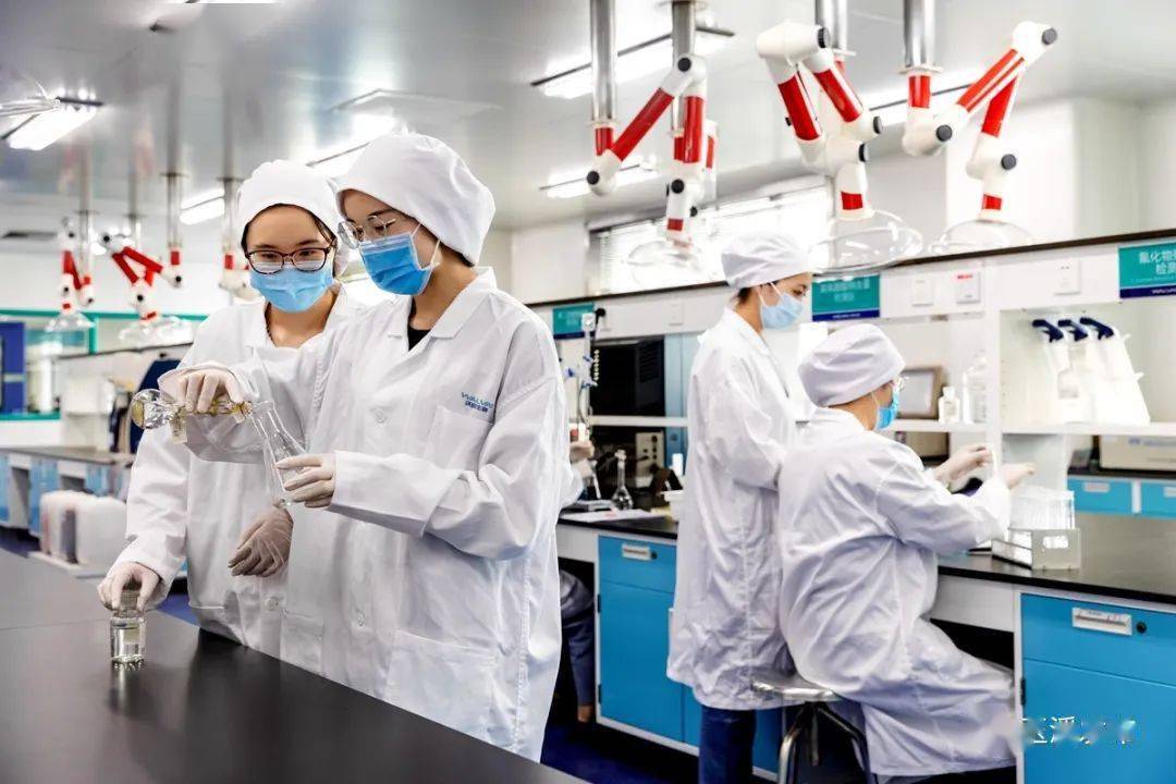 玉溪沃森疫苗科研平台 图源:玉溪沃森甘当人才摇篮李薇曾经是黄镇科研
