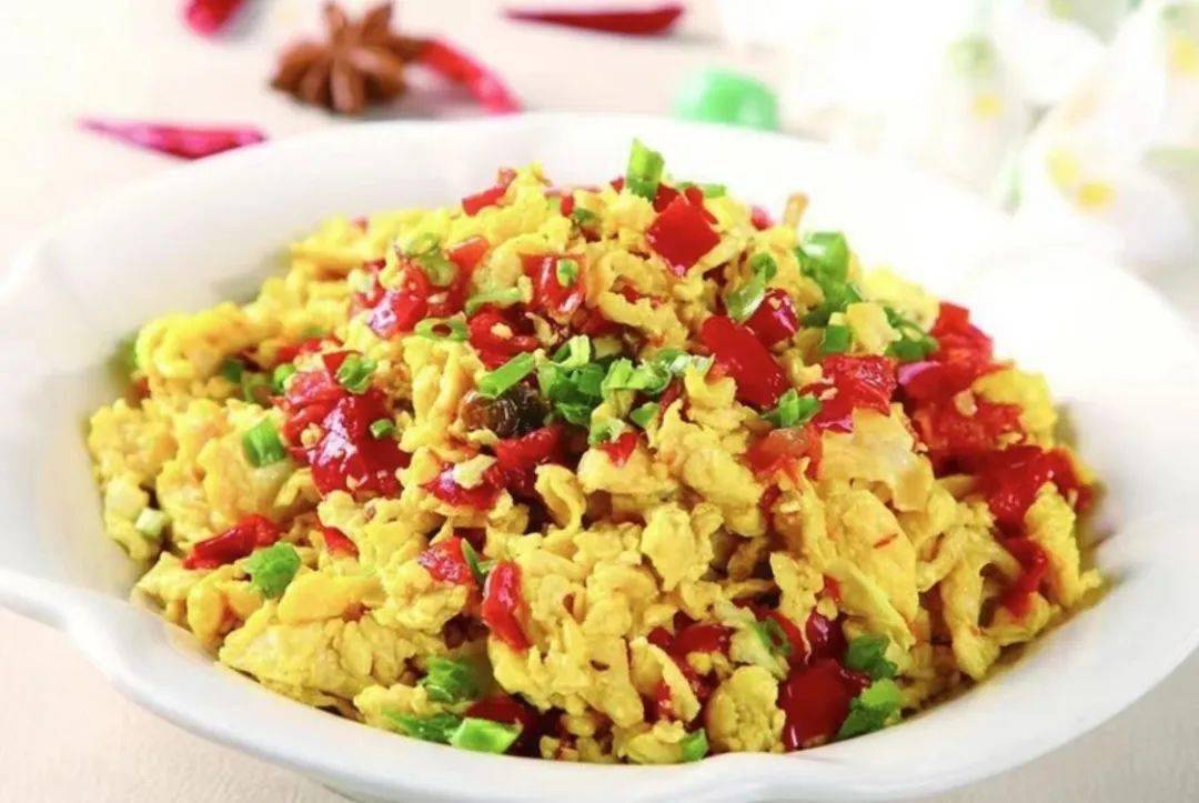 鱼鲜藕香,地道湖北菜——丹江鱼宴谷雨时节菜品推荐:香椿剁椒鸡蛋.