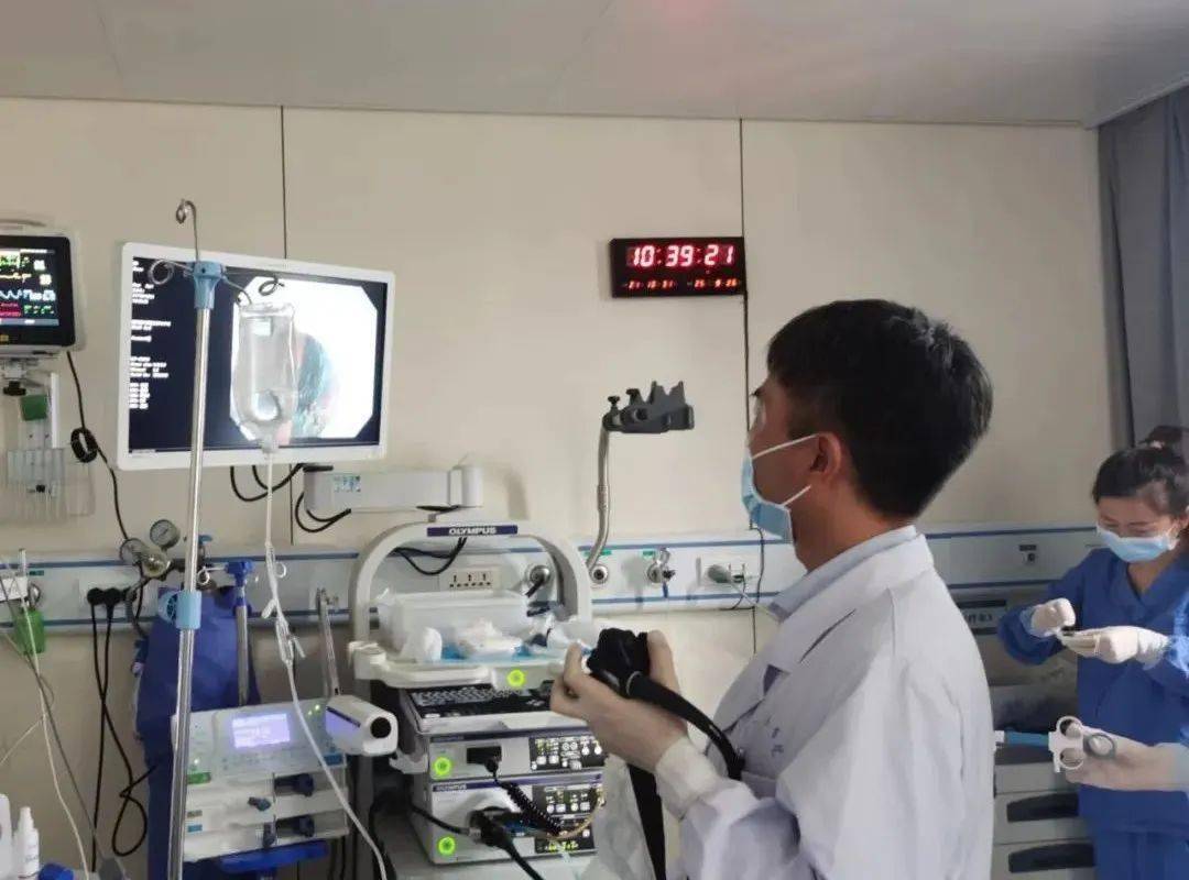近日,濮阳市人民医院消化一科收治一名腹痛2个月的老人,胃镜检查确诊