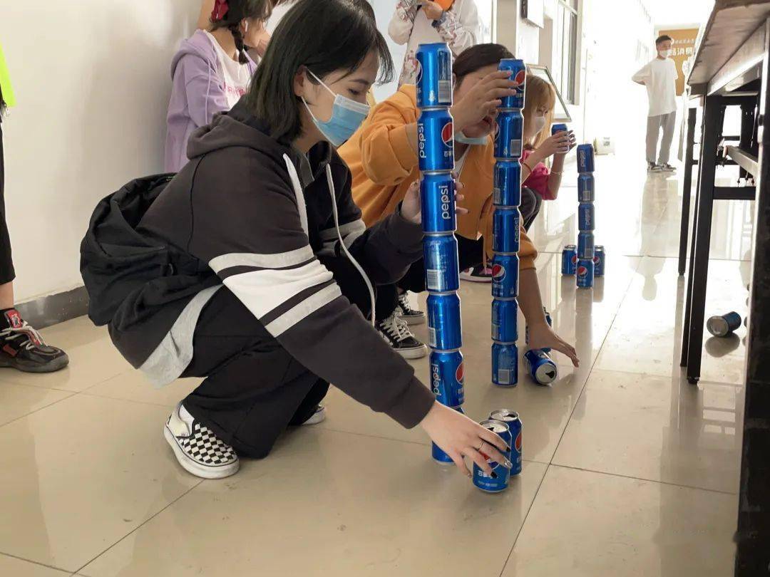 易拉罐叠叠乐2桌上冰壶17676都有哪些有趣的活动吧!