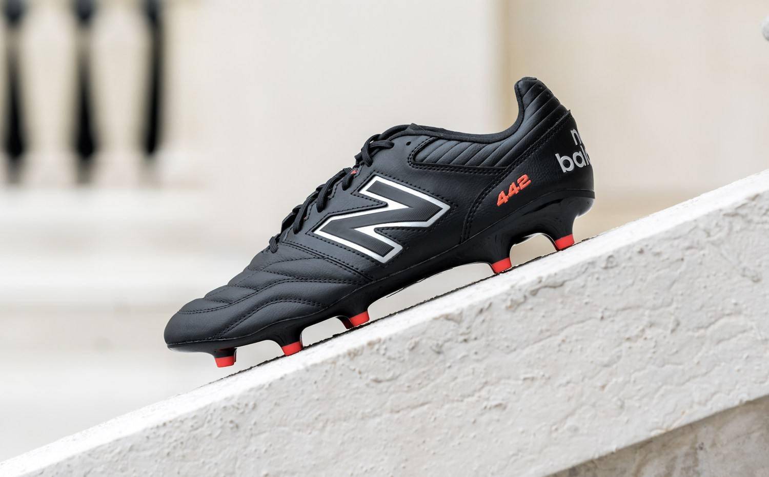 new balance发布新配色442 v2足球鞋_传统_后跟_风范