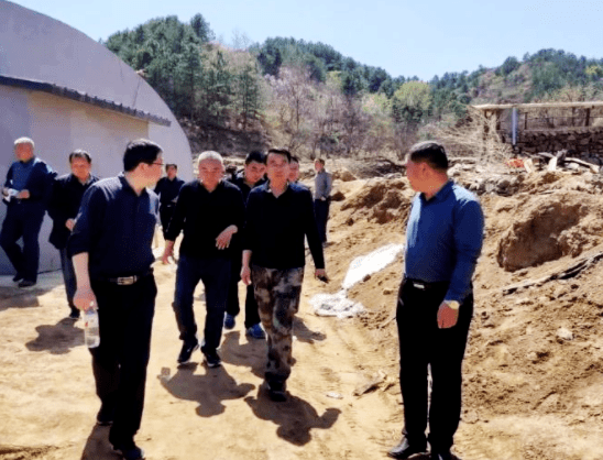 搜鹿网讯4月19日,涿鹿南山区区委书记林建忠在蟒石口镇党委书记张佃龙