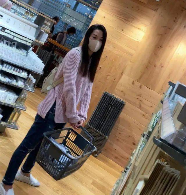 2021年4月,关礼杰妻子梁安娜举行生日派对.