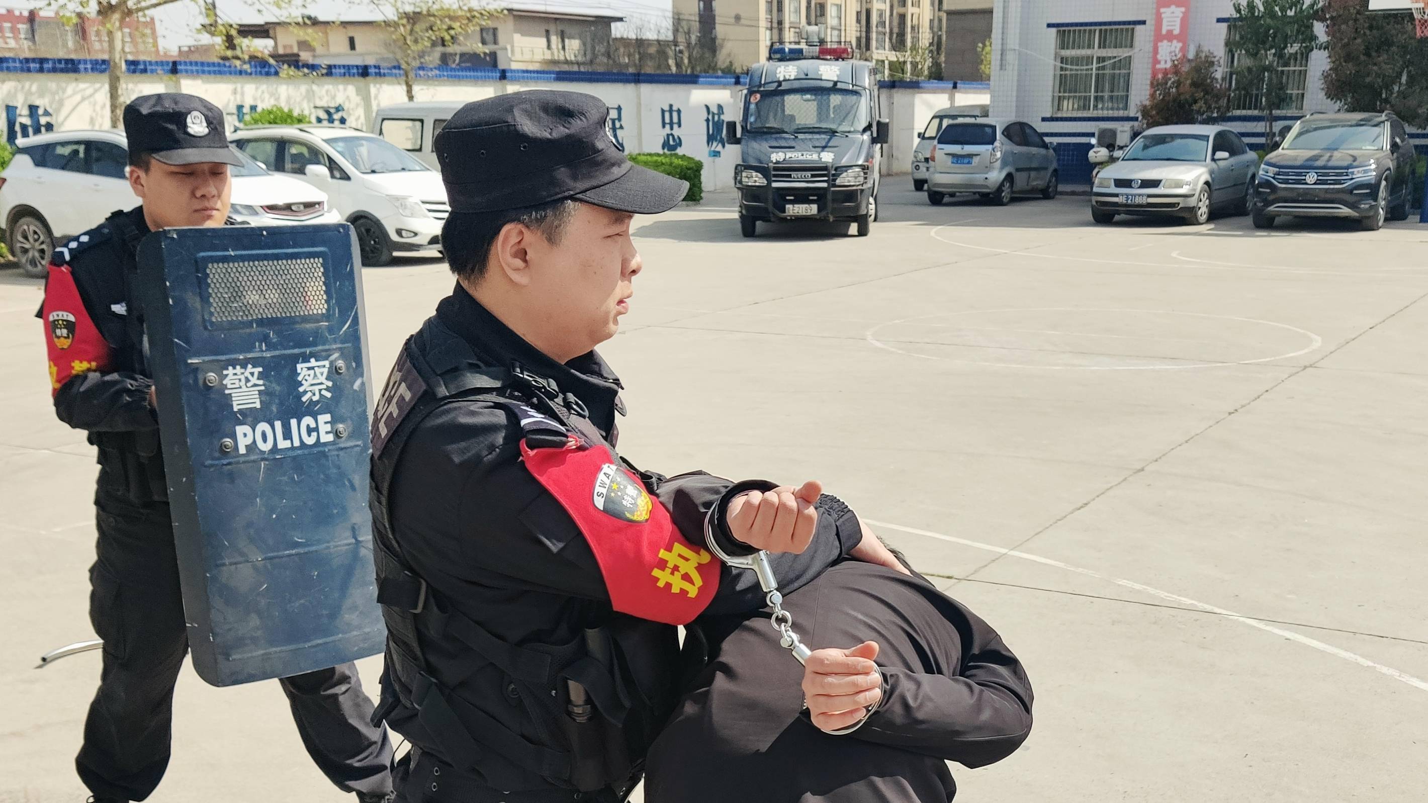 超燃大荔县公安局巡特警大队开展应急处突演练