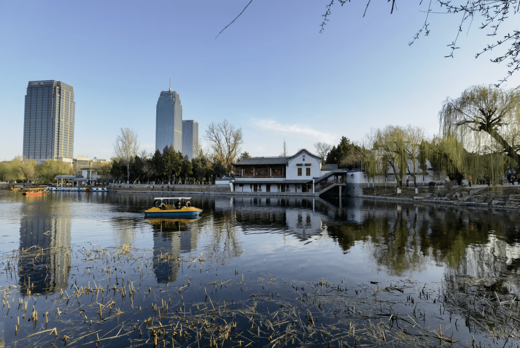 許棋文《奮進者》劉鍾毓《城市之光》餅餅《北湖公園》王建勳《拆除