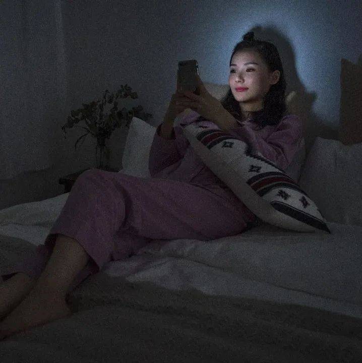 一直熬夜,周末补觉,看看你是不是这样安慰自己的!_睡眠_小时_年经人
