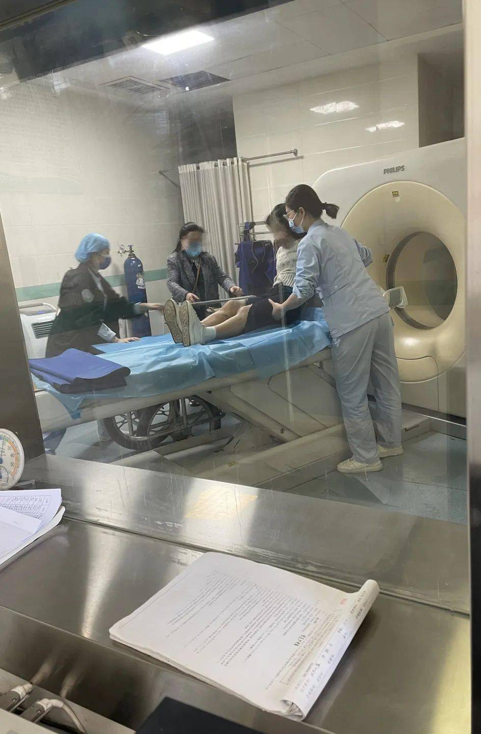 宝鸡第三医院紧急抢救6名车祸受伤患者