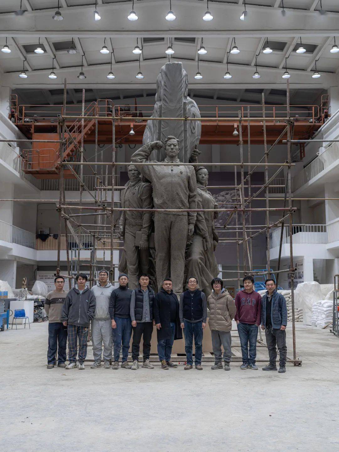中央美院雕塑团队创作完成中央团校校园主题雕塑《理想》_高洪_倪邦文