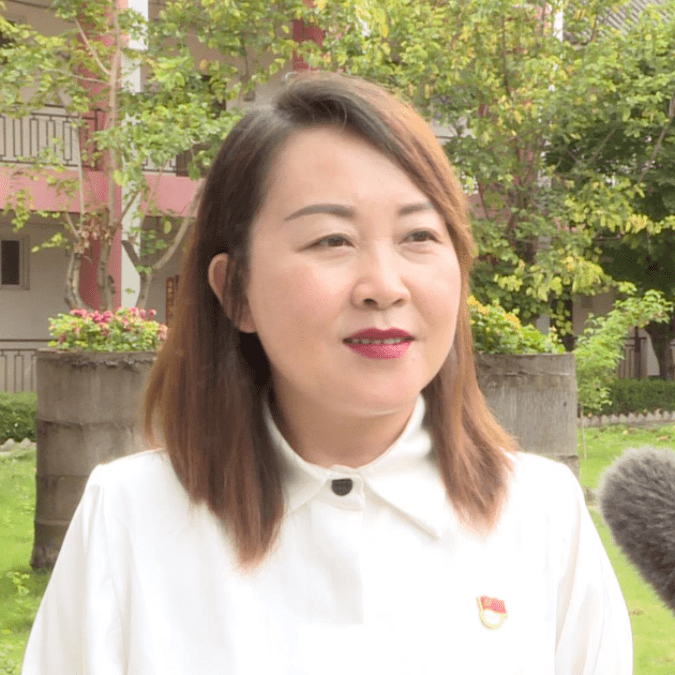 唐君君草坝镇副镇长在今后工作中,我们还将按照走出去,有针对,重点招