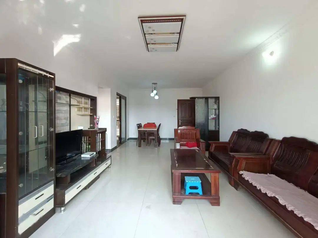 0422期罗定这套二手毛坯房均价四千还带超大入户花园