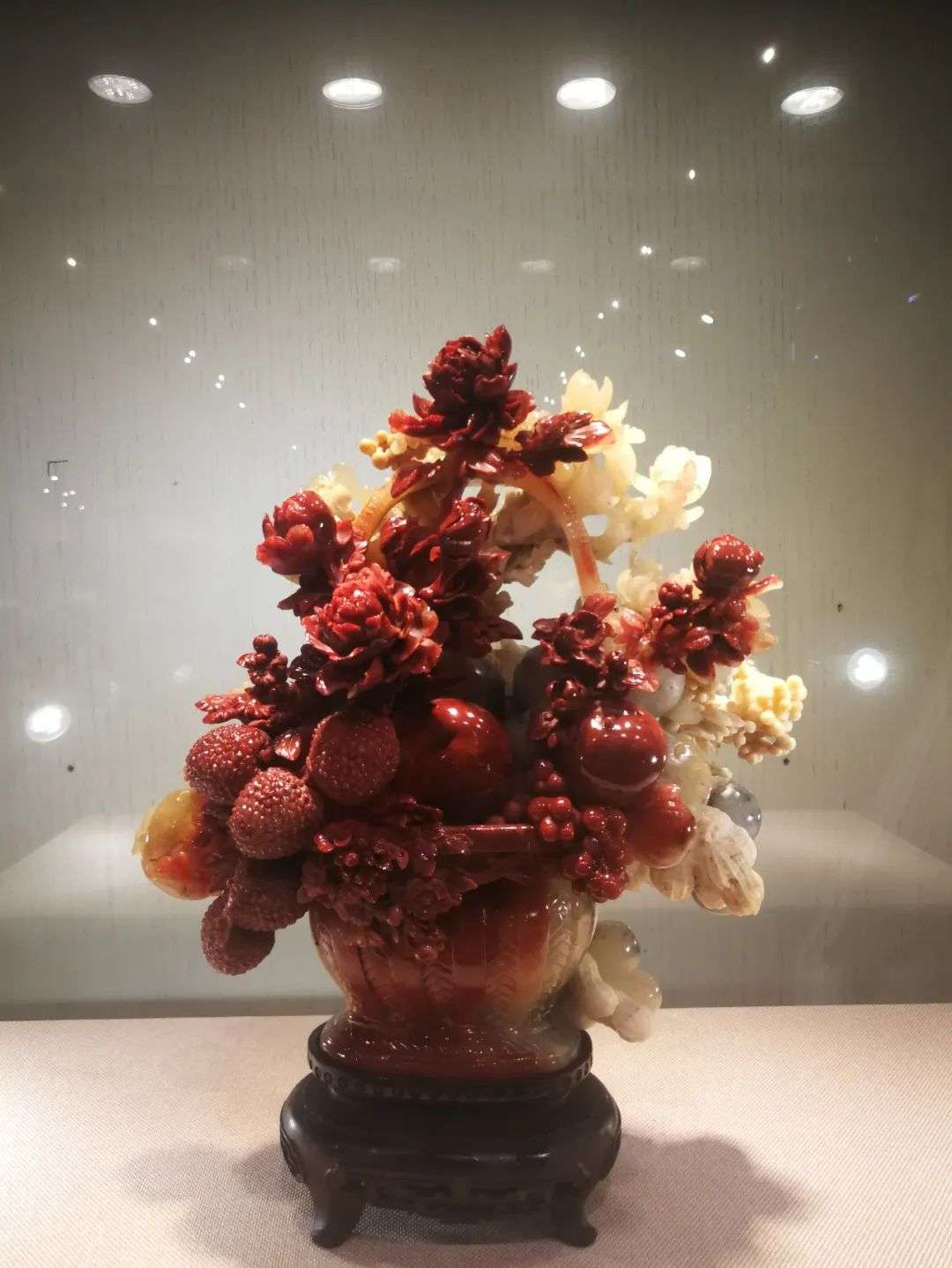 中国古美術 寿山石白芙蓉石 招財進宝人物彫刻置物 全身描花彩色 手彫細工 開運 中国古美術 寿山石白芙蓉石 招財進宝人物彫刻置物 全身描花彩色