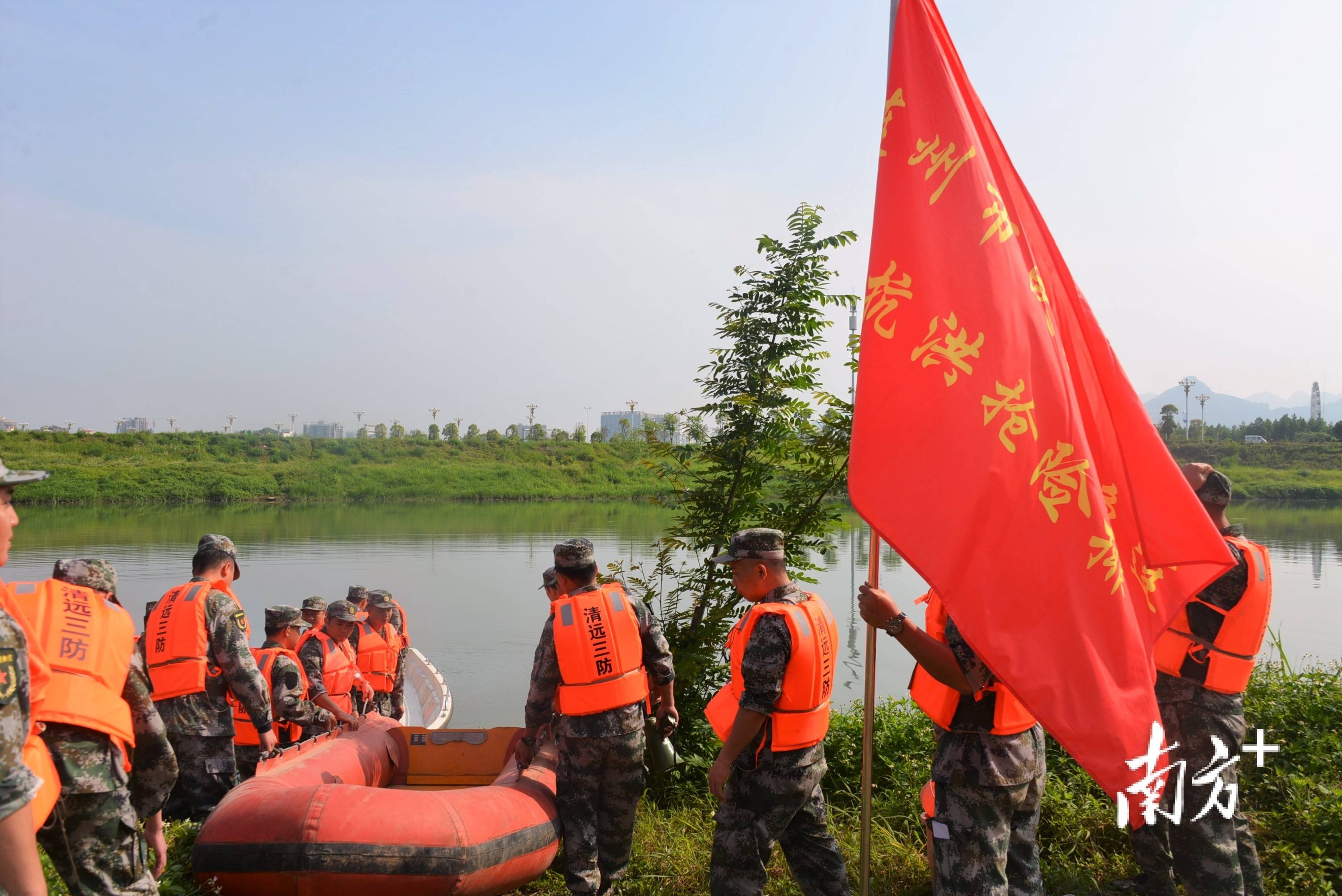 走进抗洪抢险“国家队” 聆听一艘“生命之舟”的传奇 - 中国军网