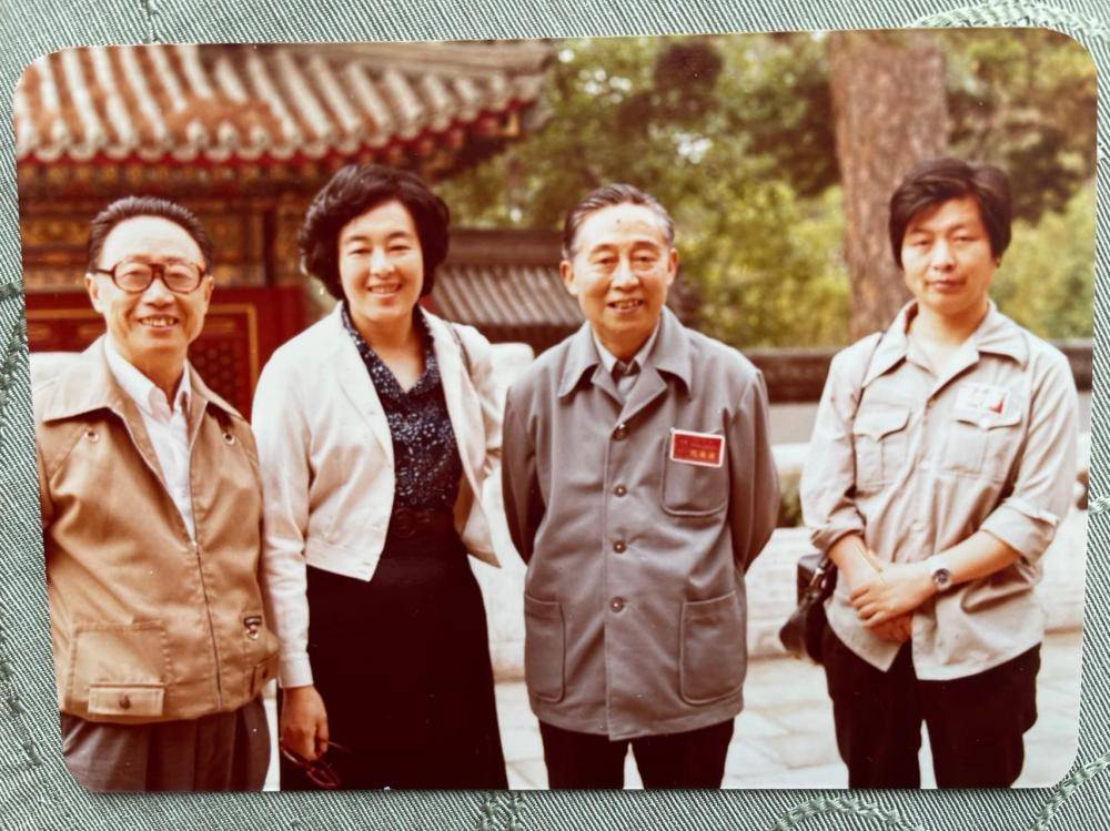 追忆导演黄蜀芹:她的博学,智慧,沉静,平易永留人间_张雪村_上海_围城