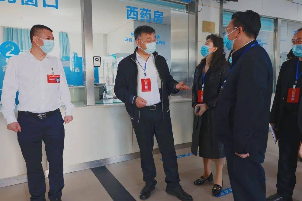 永川区人大常委会副主任孔萍,张健,张正元等参加视察.