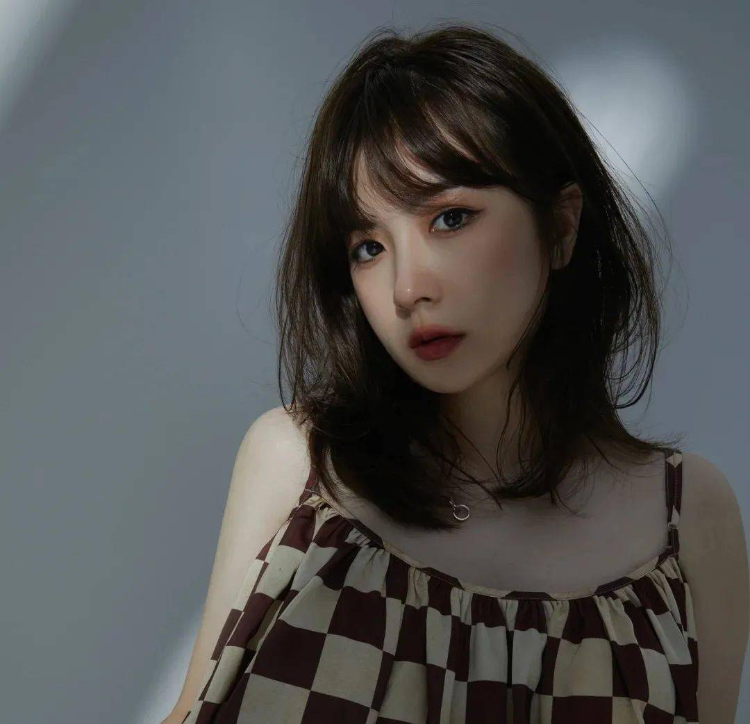 iu新发型高层次锁骨发清爽减龄