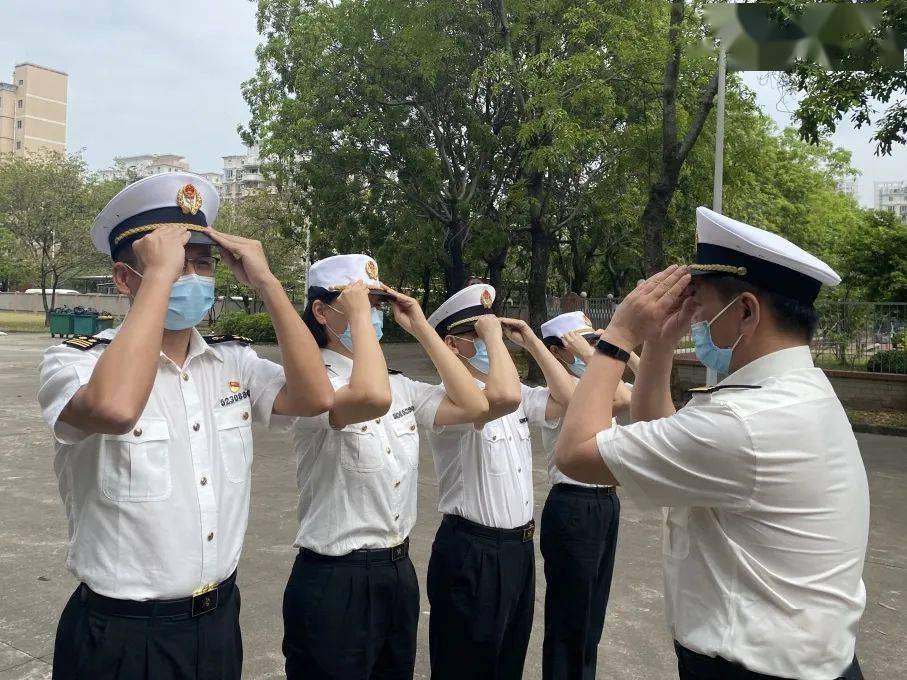 没有16型,内务规范的海关人只有一种mbti_制式_查验_制服