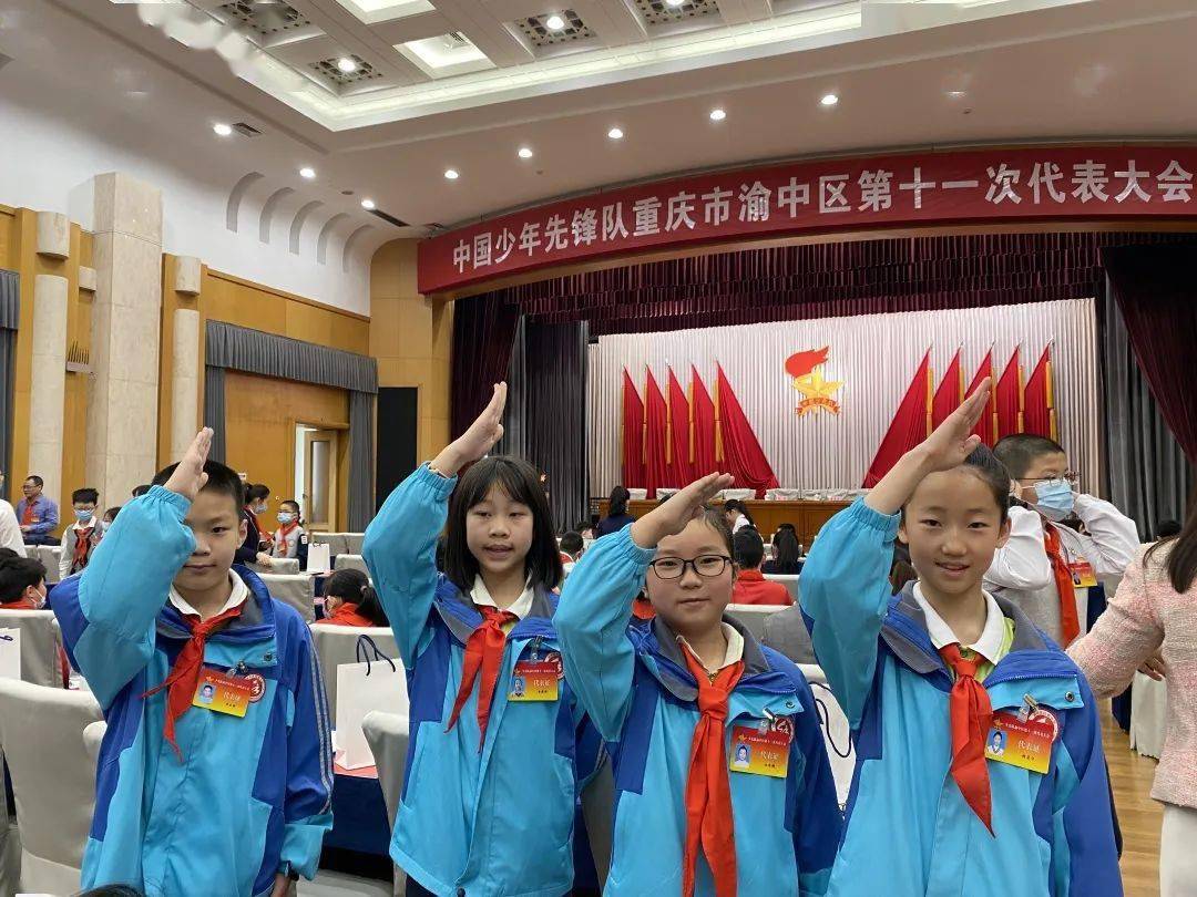 鹅岭小学大坪小学解放小学石油路小学队旗飘扬队歌嘹亮让我们扬帆起航