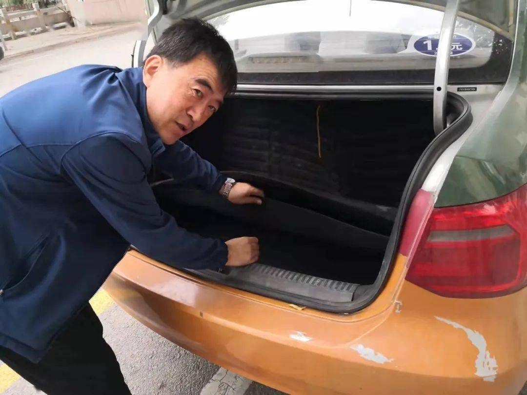 文登袁奇:见义勇为不留名 爱心传递正能量_患者_亲属_出租车