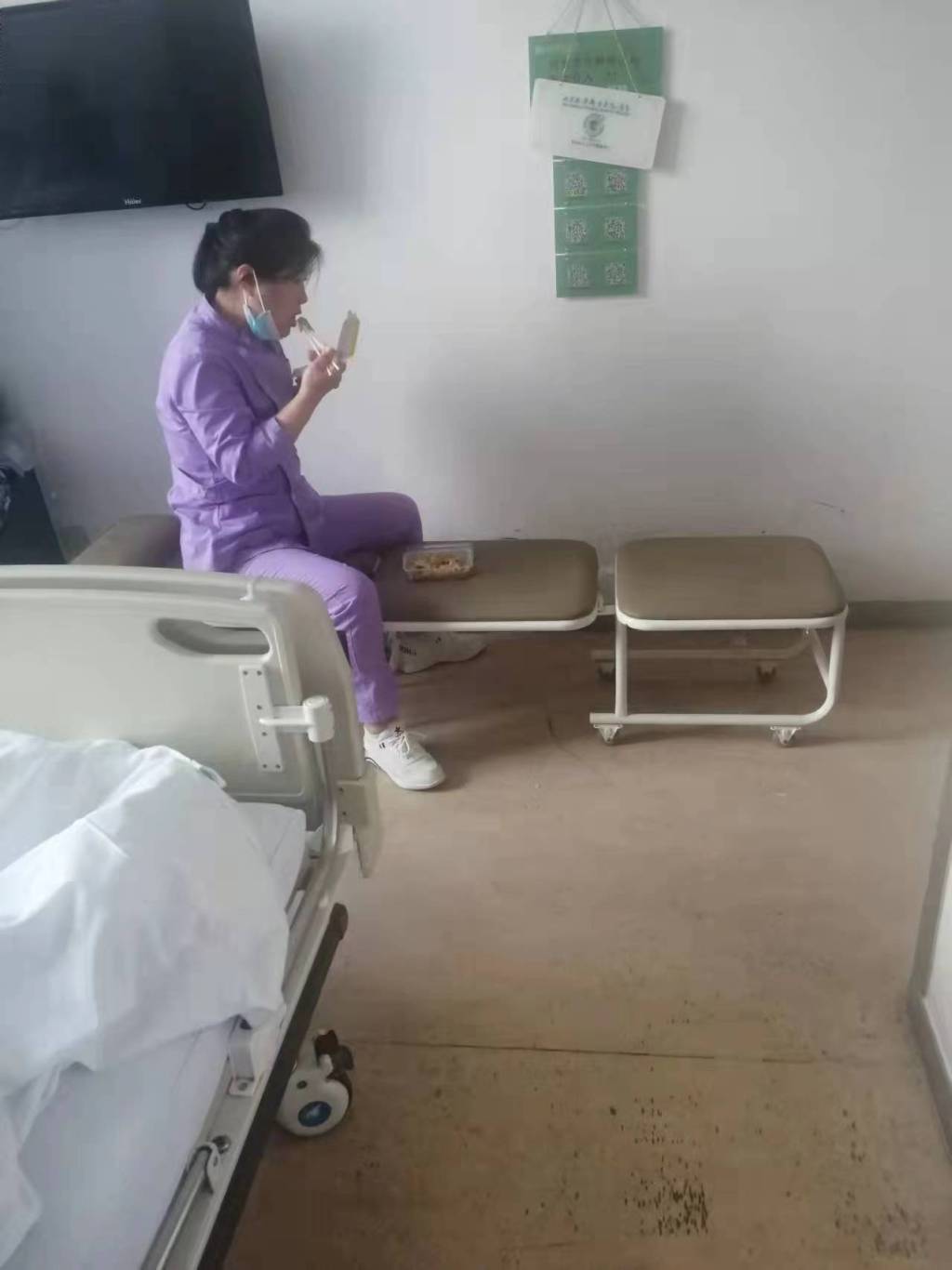 一个普通护工的"人世间"_徐长美_病号_病房