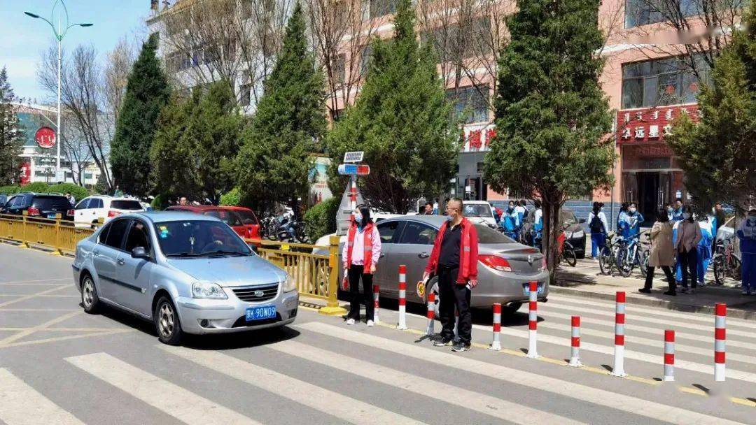 头条我旗治理校园门口交通拥堵成效显著