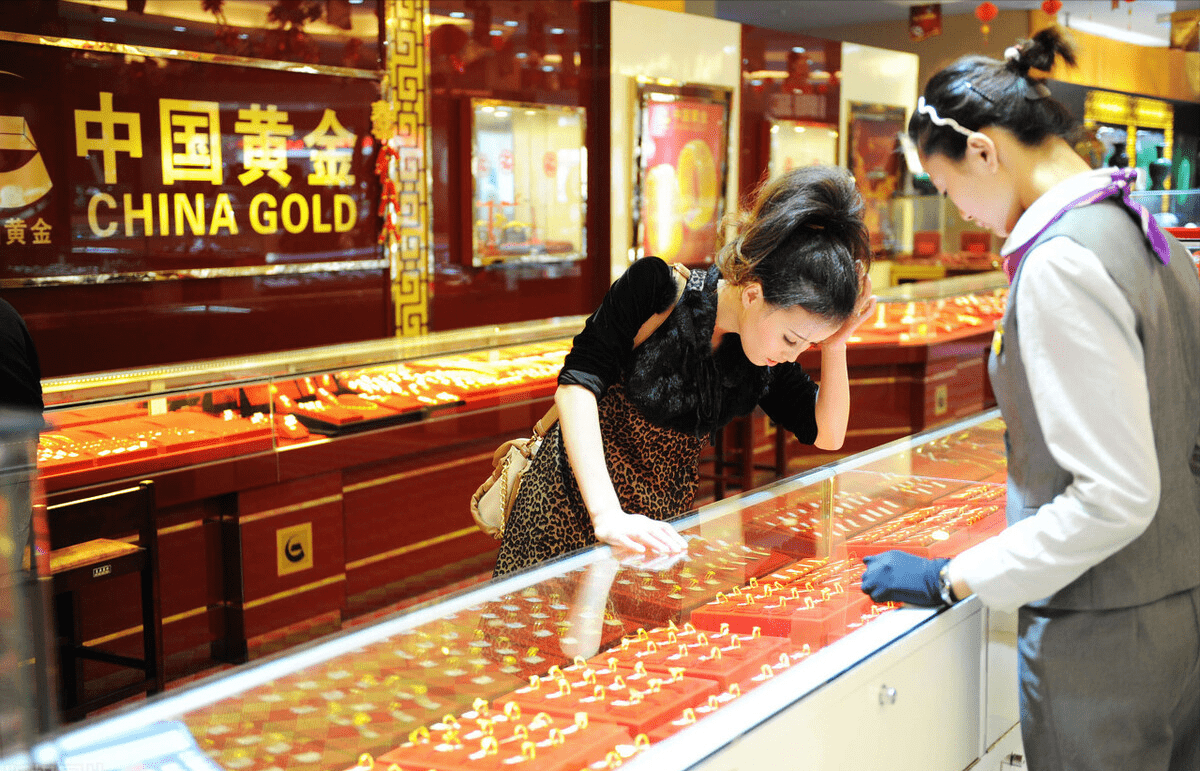 中国黄金价格暴跌：2022年04月27日，中国黄金品牌最新黄金金价表_搜狐网