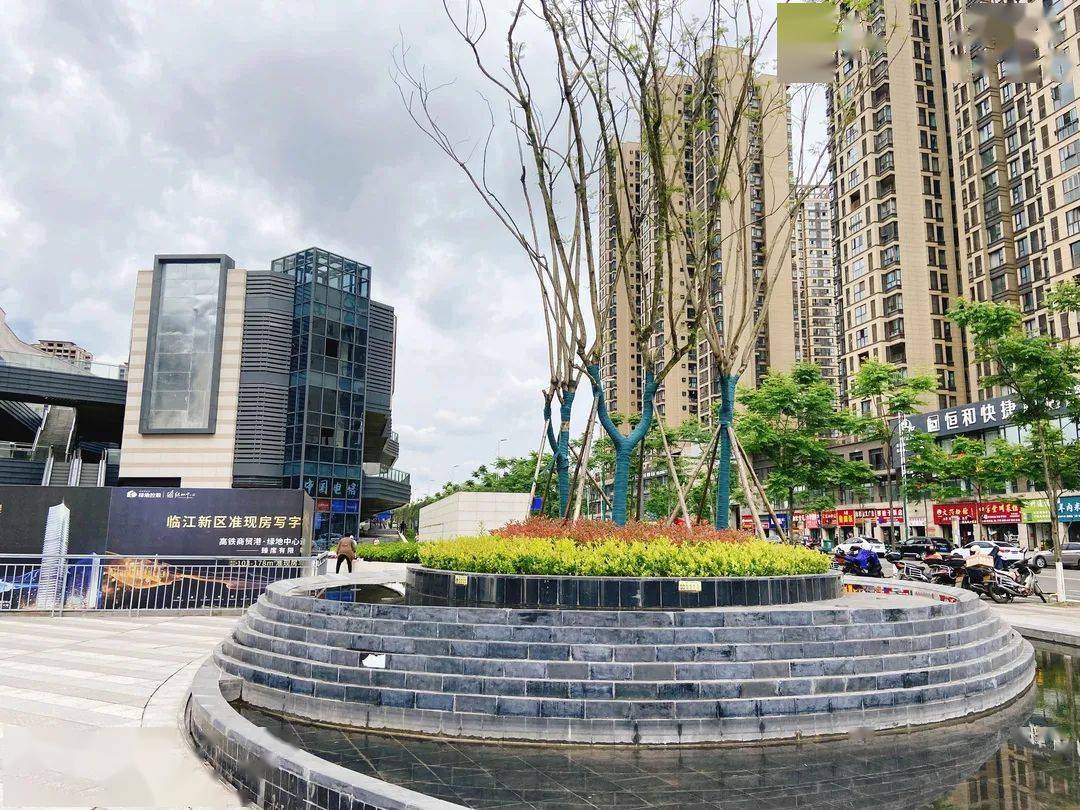 惨淡南充北站片区绿地熙悦广场仅有几家商铺开业