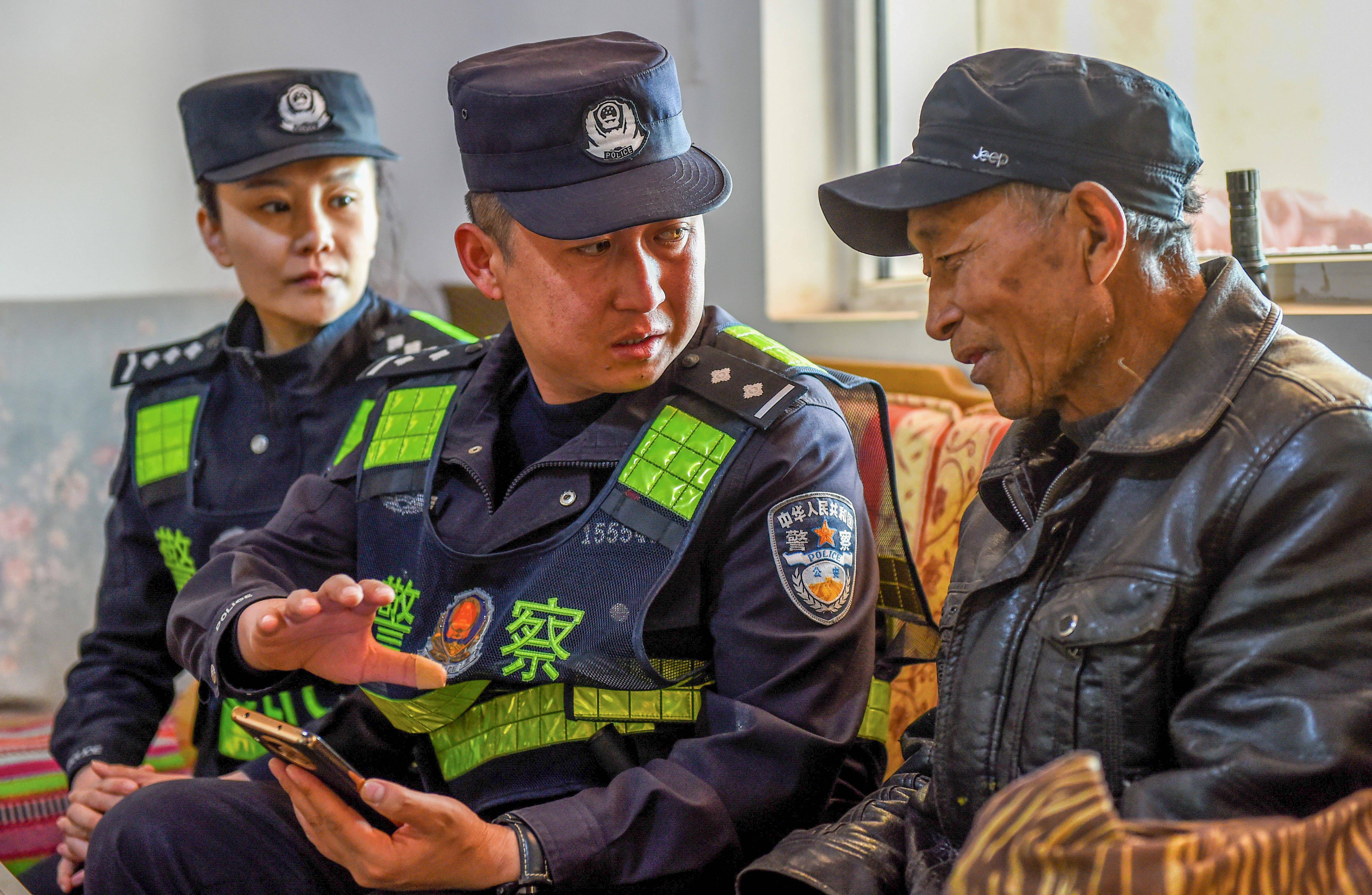 大漠深处的夫妻警务室