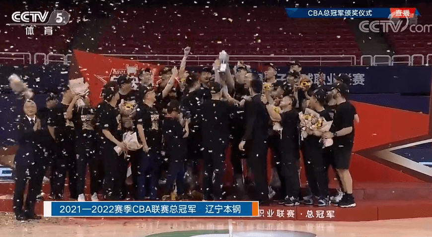 获得本赛季cba联赛以4:0的总比分辽宁男篮100:82战胜浙江广厦留在场上