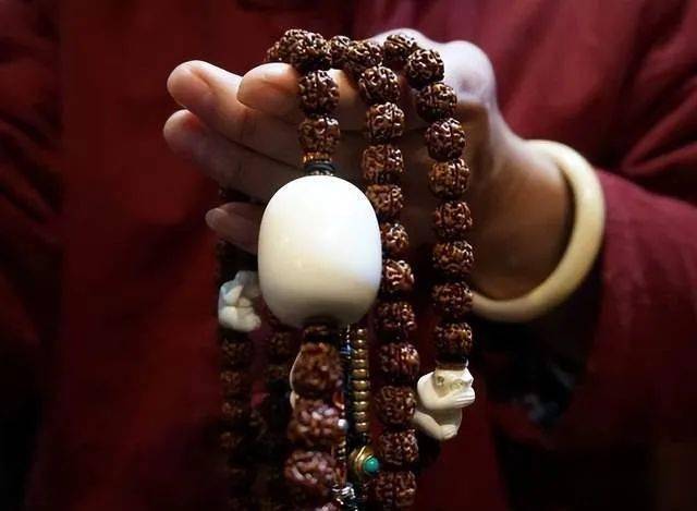 人间烟火山河远阔请珍惜你身边盘文玩的男人