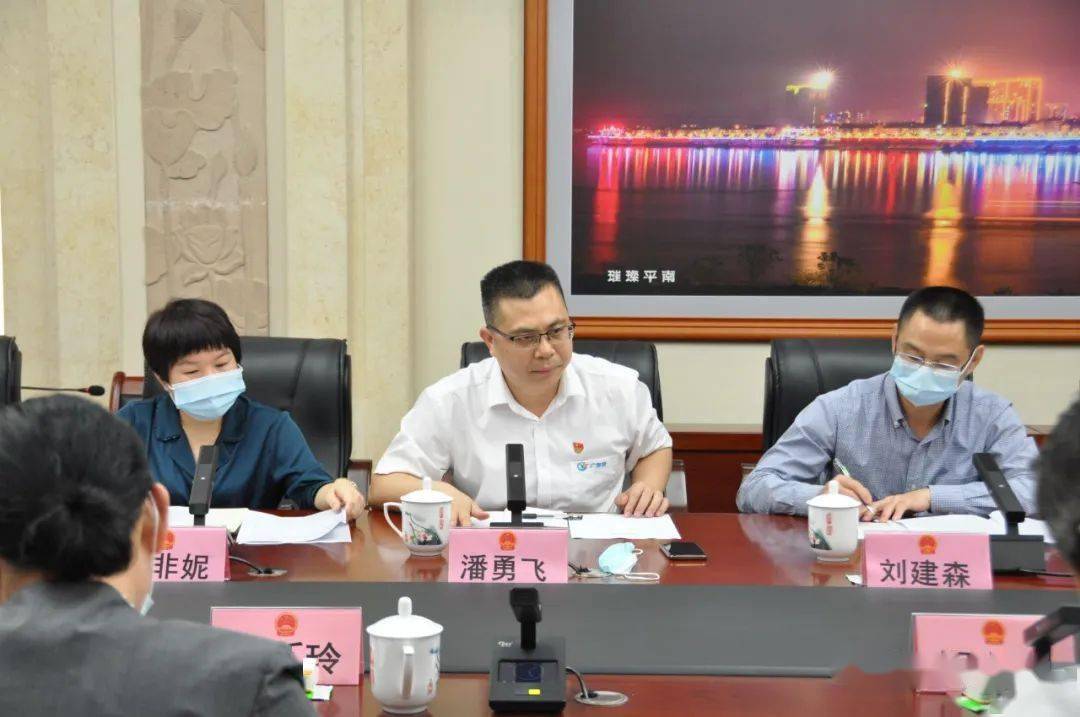 贵港市人大常委会第一次召开列席市人大常委会会议的市人大代表座谈会