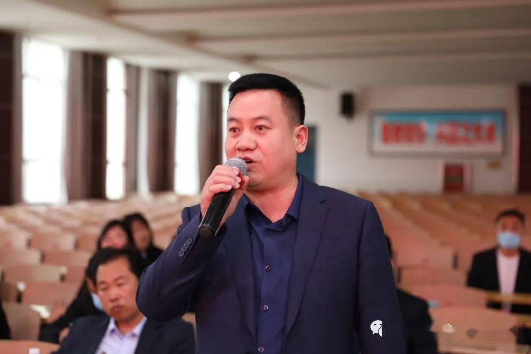 庆阳第三中学教务主任惠格平黄官寨实验学校校长齐建伟针对各自学科