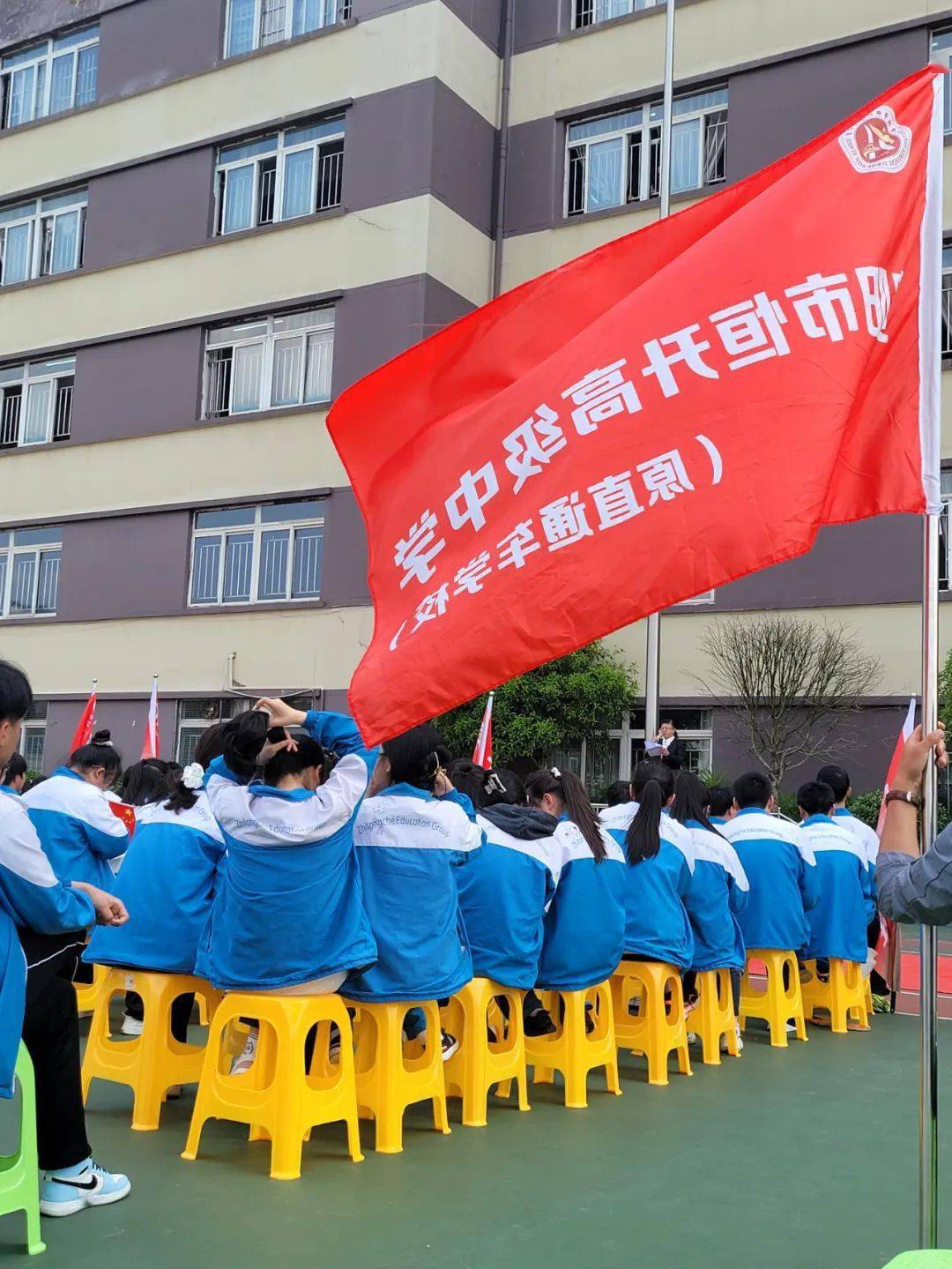 讲述了广大贵阳市恒升高级中学的学子们三年的高中生活表达同学们对