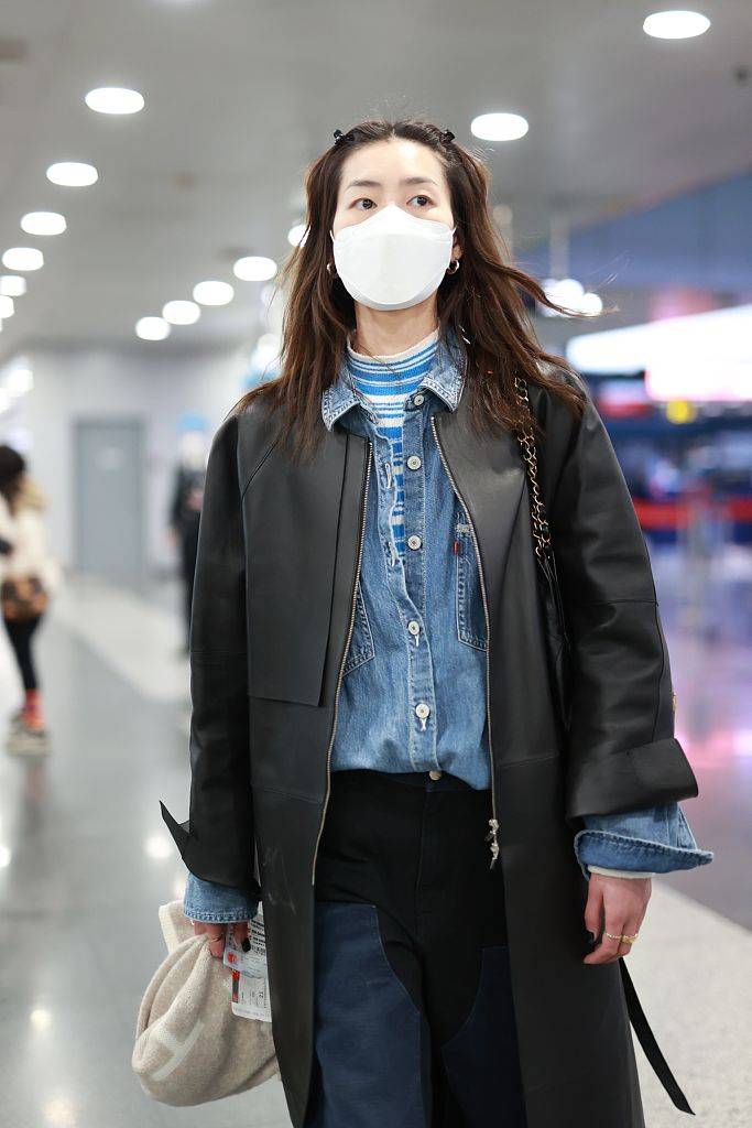 春夏季节学明星衬衫穿搭增加层次感时髦度up