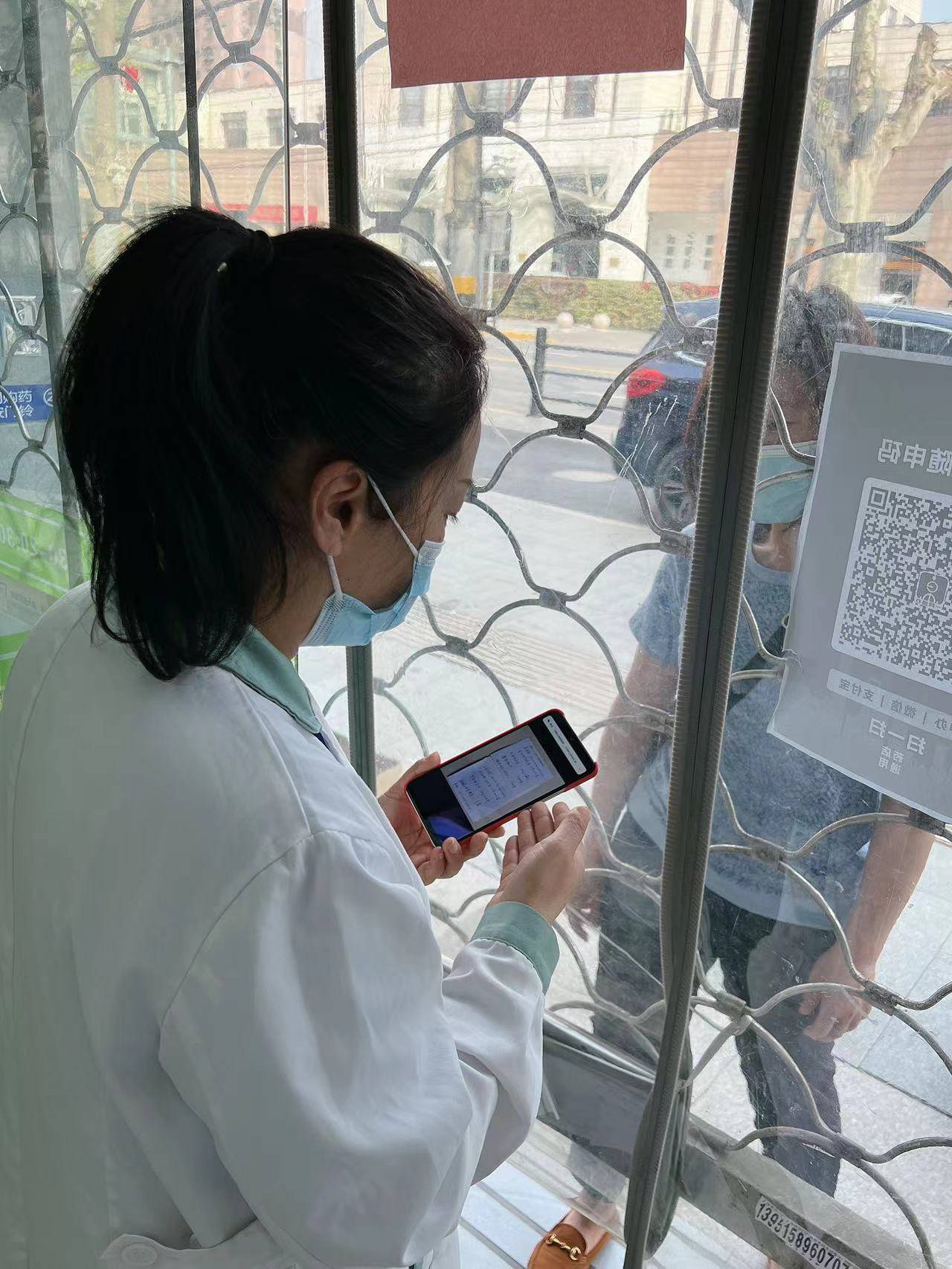29天24小时驻守药店她说急涌而来的需要是我留在这里的意义